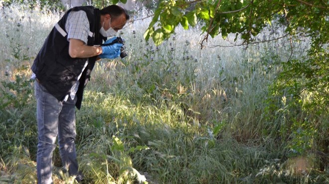 Yeni doğan bebeğini boş arsaya bıraktı!