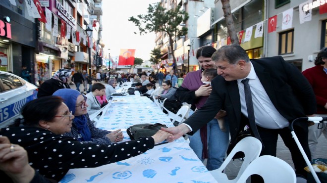 Yenilenen Çarşı'da 4 bin kişilik iftar