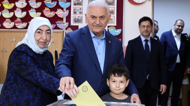 Yıldırım'dan eşine: Hanım karar veremedin mi?