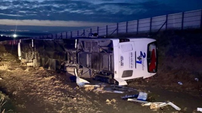 Yolcu otobüsü devrildi: 15 kişi yaralandı