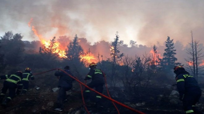 Yunanistan'da büyük yangın: Bazı bölgeler tahliye edildi