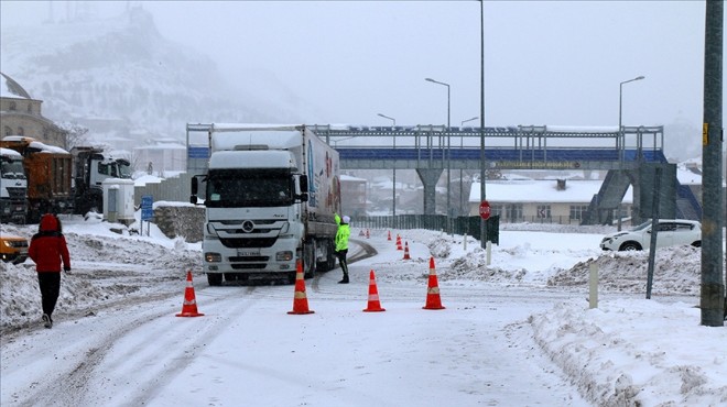 Yurt genelinde 75 yol ulaşıma kapalı!