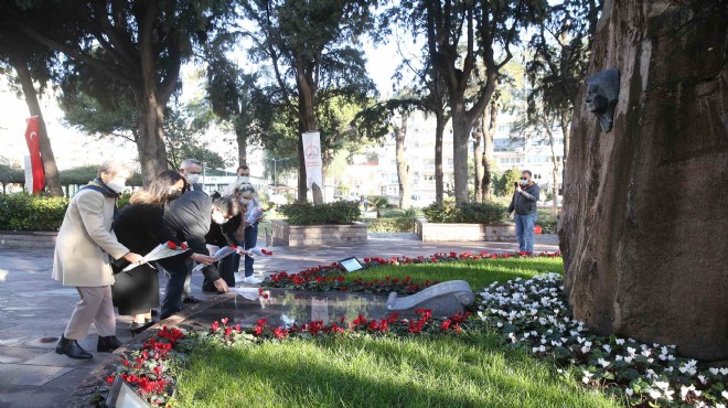 Zübeyde Ana'nın kabrinde 8 Mart anması