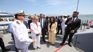 'Karşıyaka Gemisi'nde Zafer Bayramı coşkusu