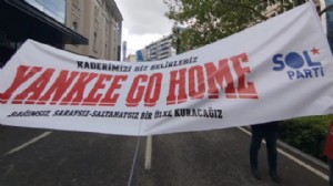İzmir'de 'Yankee Go Home' pankartı krizi!