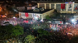 100. gün mitinginde tutuklanan 13 gence tahliye