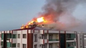 13 katlı binada yangın: 3 kişi hayatını kaybetti