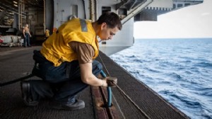 ABD donanması İran açıklarında!