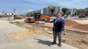 AK Parti'den 'bitmeyen yaya tüneli' tepkisi: Vaat var, reklam var ama biten proje yok!