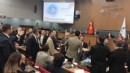 Büyükşehir Meclisi'nde arbede: Korkak, iftiracı, seni gömerim, elini kırarım!