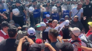 Ankara'ya yürüyen işçilere polis müdahalesi