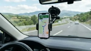 Araç içinde telefon tutucu ve koku yasaklandı mı?
