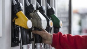 Araç sahipleri müjde: Benzine indirim geliyor