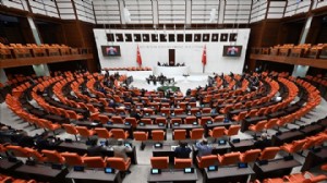 Asgari ücret önerisi AK Parti ve MHP oylarıyla reddedildi
