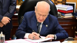 Devlet Bahçeli, çerçeve yasa teklifini imzaladı