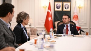Bakan Gürlek, Behçet Oktay’ın ailesiyle görüştü