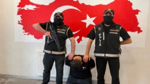 Bakü'de yakalanan suç örgütü şüphelisi Türkiye'ye getirildi