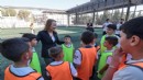 Mutlu spor okullarında çocuklarla buluştu