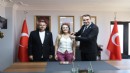 Başkan Mutlu ve 19 meclis üyesi rozeti taktı: Konak'ta çoğunluk YENİ Parti'de!