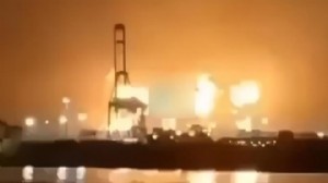 Basra Körfezi'nde petrol tankerinde yangın