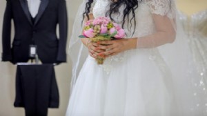 Bayraklı’da evlenecek çiftlere anlamlı destek