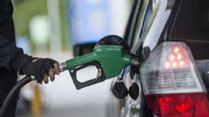 Benzine indirim geliyor: Tabelaya yansımayabilir