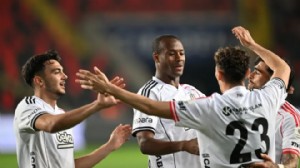 Beşiktaş ilk yarıda fişi çekti: Asllani yıldızlaştı