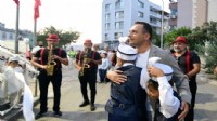 Bornova’da kocaman gülümsemeler
