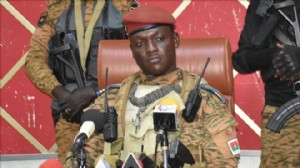 Burkina Faso'da cunta tüm siyasi partileri feshetti