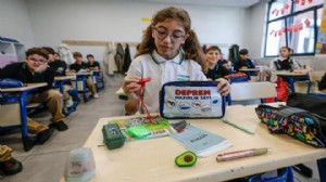 Büyükşehir’den öğrencilere deprem çantası