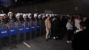 CHP İstanbul İl Binası polis ablukasında