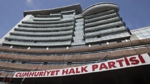 CHP'de üç belediye başkanı için ihraç kararı
