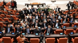 CHP'den 'Meclis'i terk etmeme' eylemi