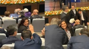 CHP'den istifa eden Özlem Çerçioğlu, AK Parti binasında!