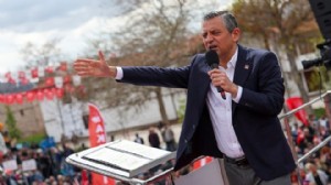 Tarihi miting...Özel'den Van Valisi'ne sert çıkış!