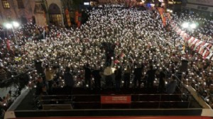 Özgür Özel mitingde konuştu: '20 milyona yürüyoruz'