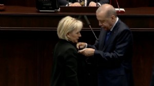 CHP’den istifa eden Nimet Özdemir AK Parti'ye katıldı