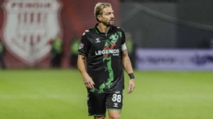 Caner Erkin takım arkadaşına vurup kırmızı kart gördü!