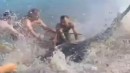 Çeşme'de sahilde tepki çeken görüntü!