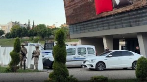 Çukurova Belediyesi'ne operasyon!