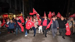 Cumhuriyet coşkusu Dikili ve Çandarlı’da meydanlara taştı