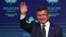 Davutoğlu siyaseti bıraktı, Gelecek Partisi'ni feshetti!