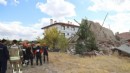 Deprem riski nedeniyle boşaltılan bina yerle bir oldu