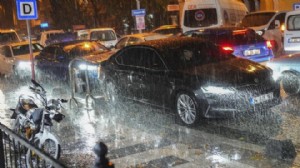Depremin merkez üssü Sındırgı'da sağanak etkisi