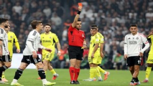 Dev derbi nefes kesti: 5 gol ve kırmızı kart!