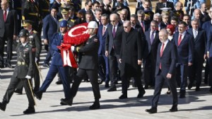 Devlet erkanı Anıtkabir'e çıktı