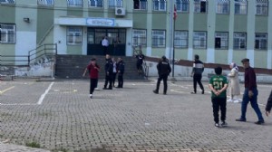 Diyarbakır'da okul önünde silah sesleri!