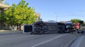 Ekip aracı devrildi: 2'si polis, 5 kişi yaralandı