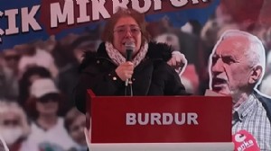 Emekli yurttaş kürsüde ağladı, AK Parti'ye seslendi!