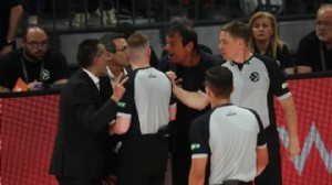 Ergin Ataman çılgına döndü: Maçtan atıldı!